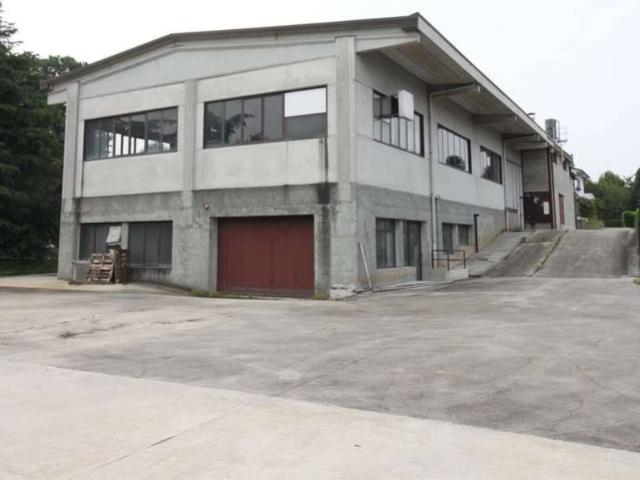 Locale Commerciale in affitto a Casnate con Bernate, Casnate