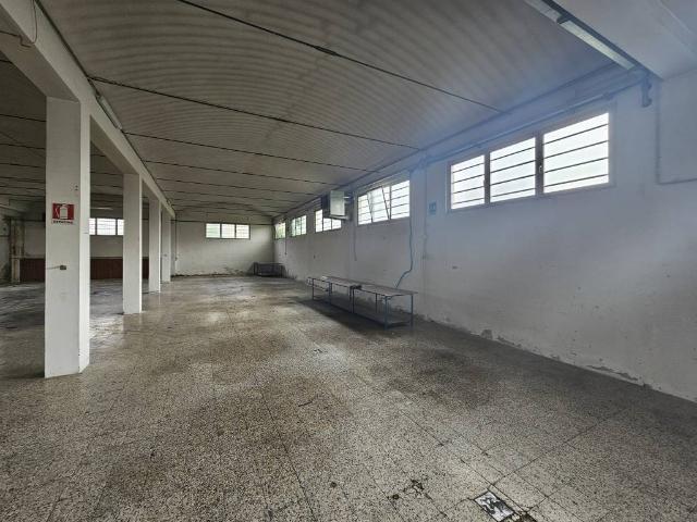 Locale Commerciale in affitto a Casorate Sempione, Lombardia