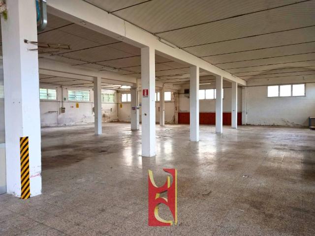 Locale Commerciale in affitto a Casorate Sempione, Lombardia