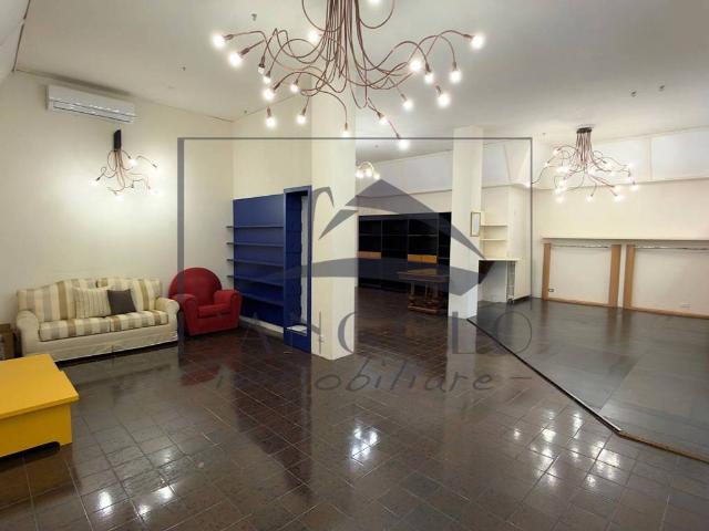 Locale Commerciale in affitto a Casorezzo, Lombardia