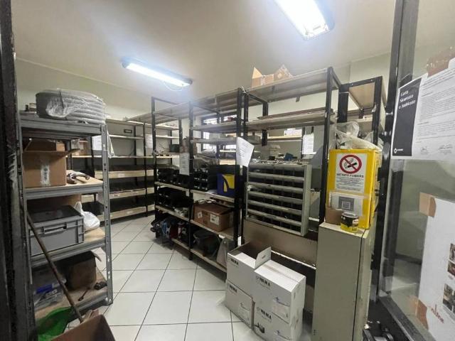 Locale Commerciale in affitto a San Salvatore di Casoria, Casoria