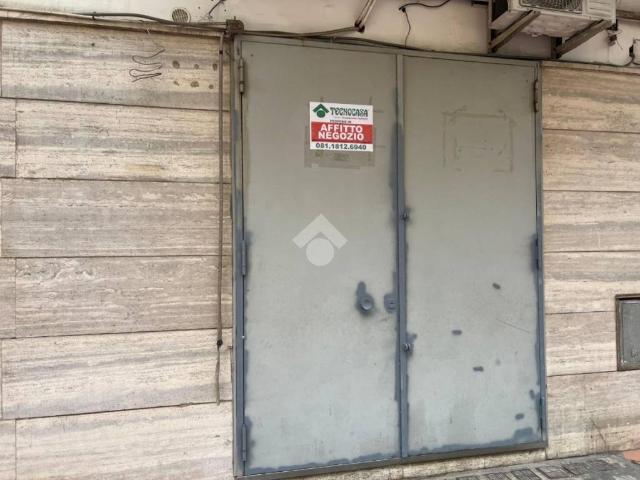 Locale Commerciale in affitto a Casoria, Campania