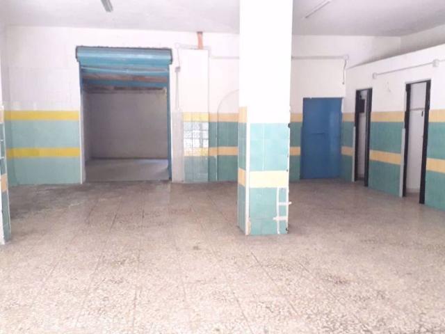 Locale Commerciale in affitto a Casoria, Campania