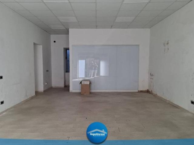 Locale Commerciale in affitto a Casoria, Campania
