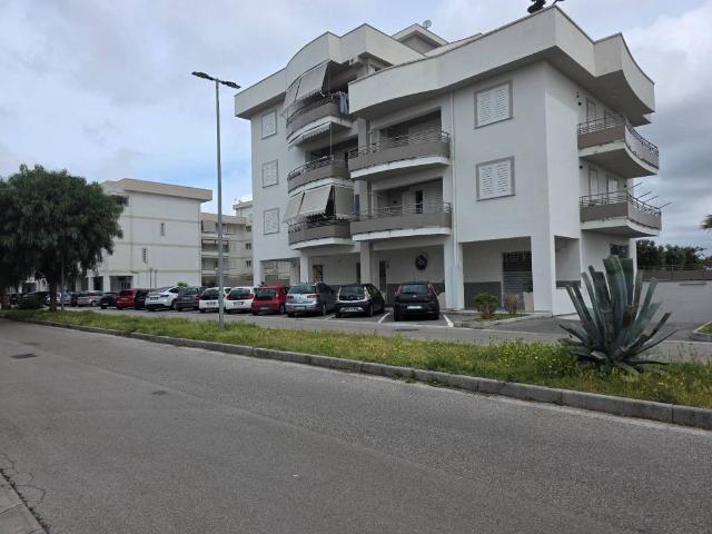 Locale Commerciale in affitto a San Salvatore di Casoria, Casoria