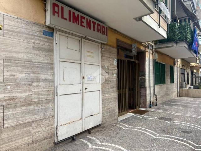 Locale Commerciale in affitto a Casoria, Campania