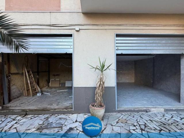 Locale Commerciale in affitto a Casoria, Campania
