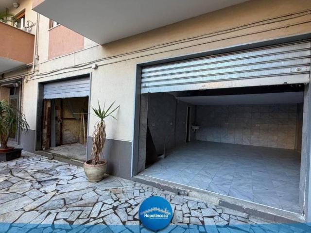 Locale Commerciale in affitto a Casoria, Campania