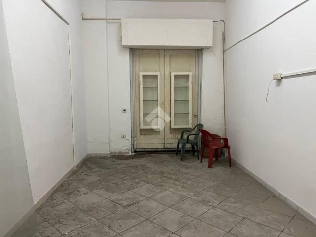 Locale Commerciale in affitto a Casoria, Campania