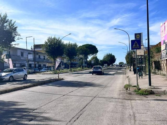 Locale Commerciale in affitto a Cittadella di Casoria, Casoria