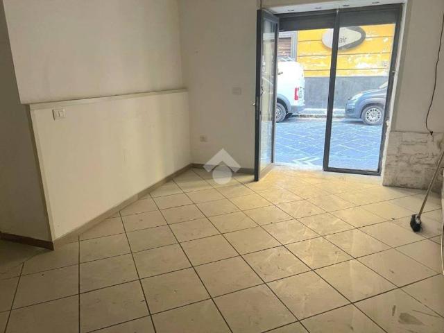 Locale Commerciale in affitto a Casoria, Campania