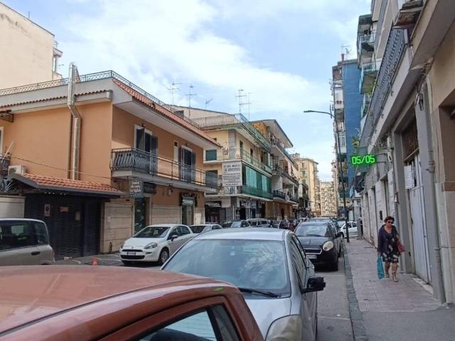 Locale Commerciale in affitto a Casoria, Campania