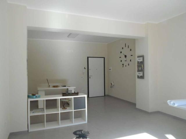Locale Commerciale in affitto a Casoria, Campania
