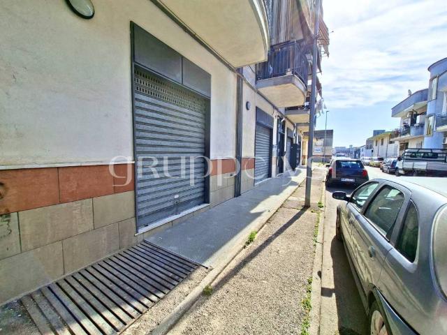 Locale Commerciale in affitto a Casoria, Campania
