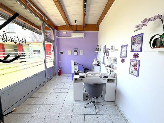 Locale Commerciale in affitto a Cassacco, Friuli-Venezia Giulia