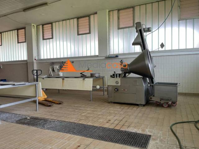 Locale Commerciale in affitto a Cassano D'adda, Lombardia