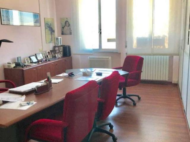 Locale Commerciale in affitto a Cassano D'adda, Lombardia