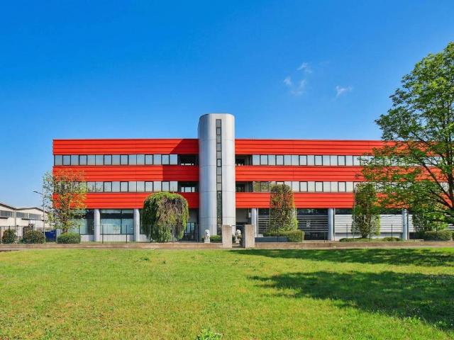 Locale Commerciale in affitto a Cassano D'adda, Lombardia