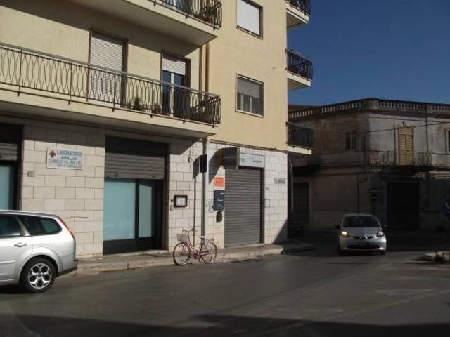 Locale Commerciale in affitto a Puglia, Bari