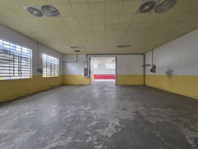 Locale Commerciale in affitto a Boschirolo, Cassano Magnago
