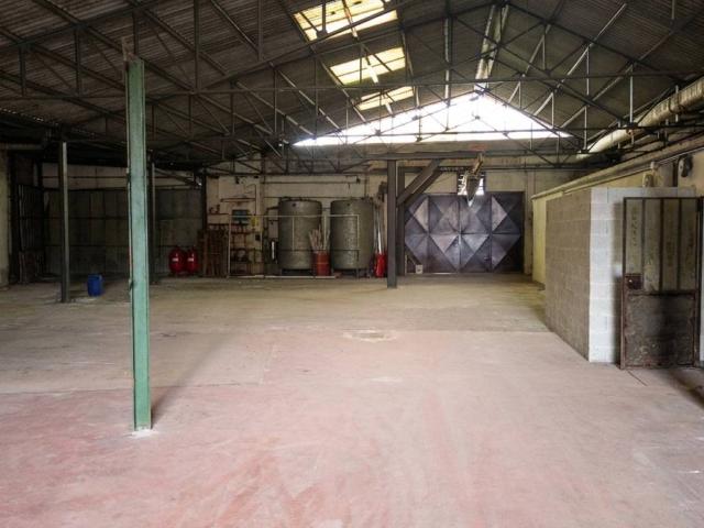 Locale Commerciale in affitto a Sant'Anna, Cassano Magnago