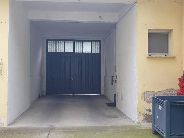 Locale Commerciale in affitto a Sant'Anna, Cassano Magnago