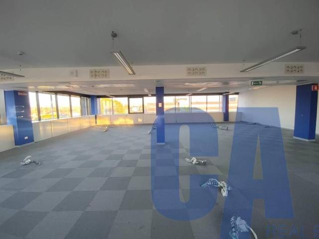 Locale Commerciale in affitto a Villa Fiorita, Cassina de' Pecchi