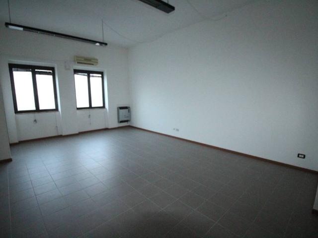 Locale Commerciale in affitto a Cassina Rizzardi, Lombardia