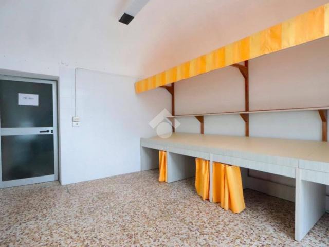 Locale Commerciale in affitto a Piemonte, Alessandria