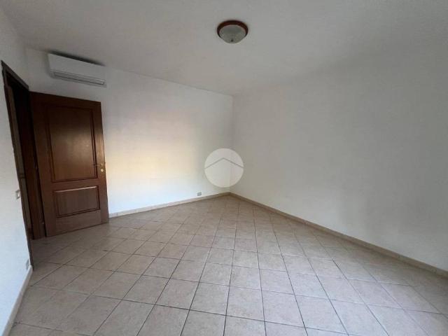 Locale Commerciale in affitto a San Silvestro, Cassino