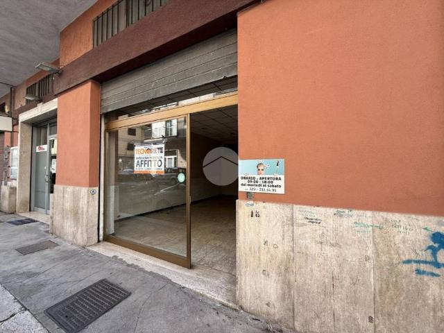 Locale Commerciale in affitto a San Silvestro, Cassino