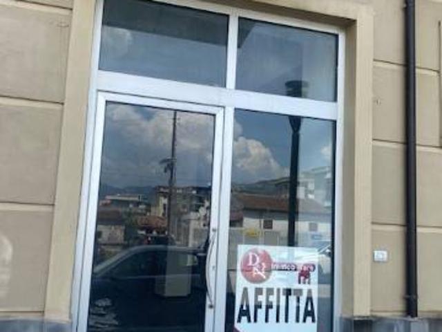 Locale Commerciale in affitto a San Silvestro, Cassino