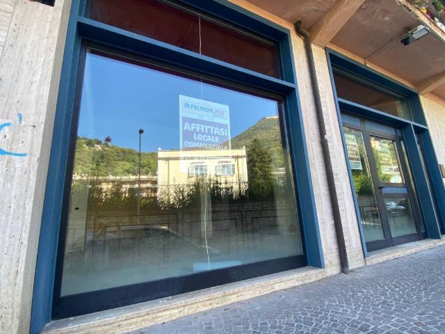 Locale Commerciale in affitto a San Silvestro, Cassino