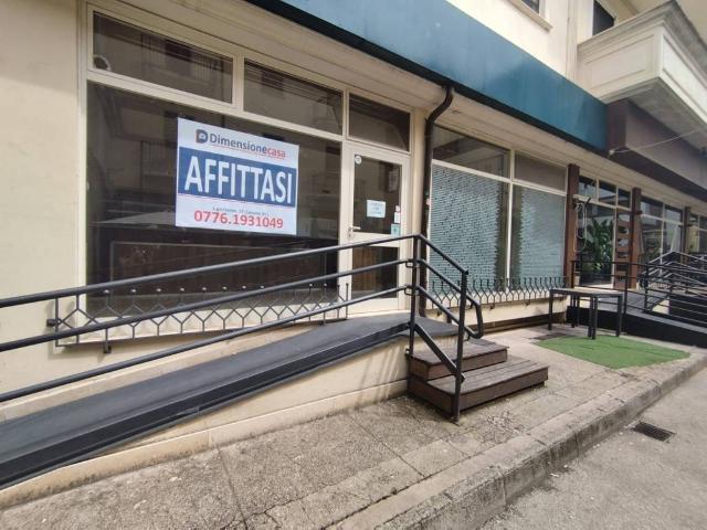Locale Commerciale in affitto a San Silvestro, Cassino
