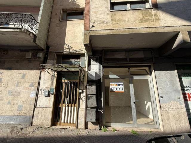 Locale Commerciale in affitto a San Silvestro, Cassino