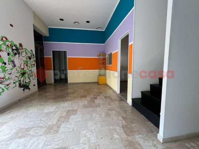 Locale Commerciale in affitto a San Silvestro, Cassino