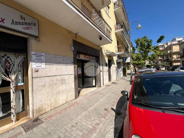 Locale Commerciale in affitto a San Silvestro, Cassino