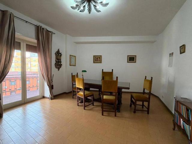 Locale Commerciale in affitto a San Silvestro, Cassino