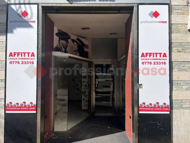 Locale Commerciale in affitto a San Silvestro, Cassino