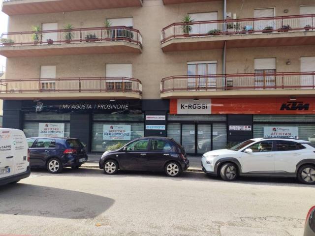 Locale Commerciale in affitto a San Silvestro, Cassino