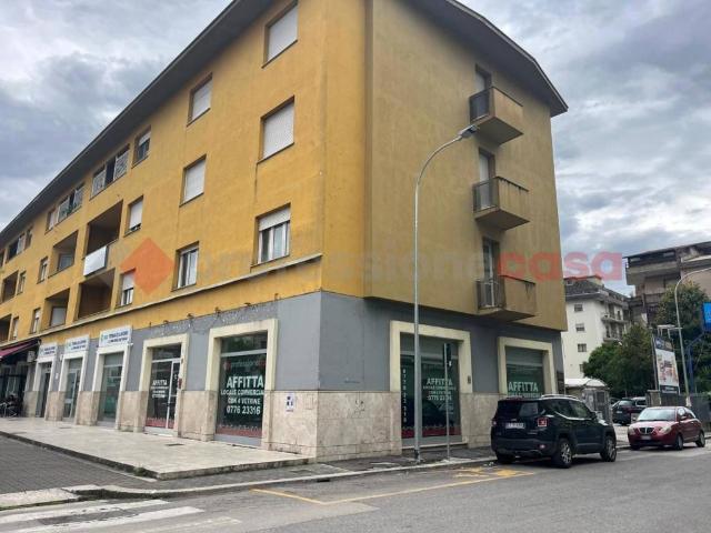 Locale Commerciale in affitto a San Silvestro, Cassino