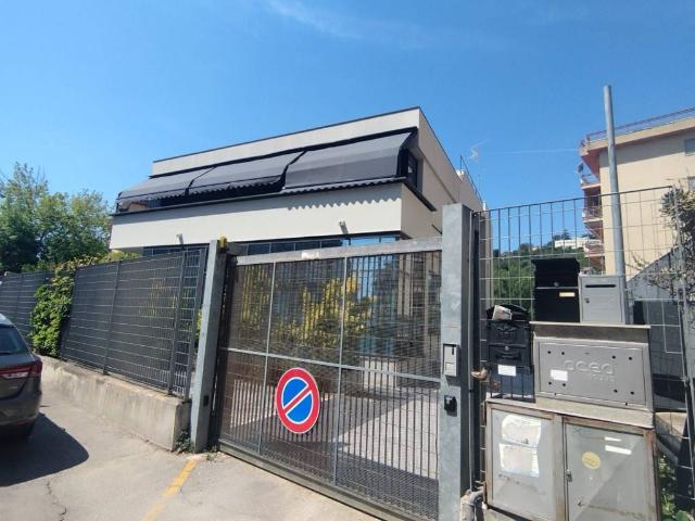 Locale Commerciale in affitto a San Silvestro, Cassino
