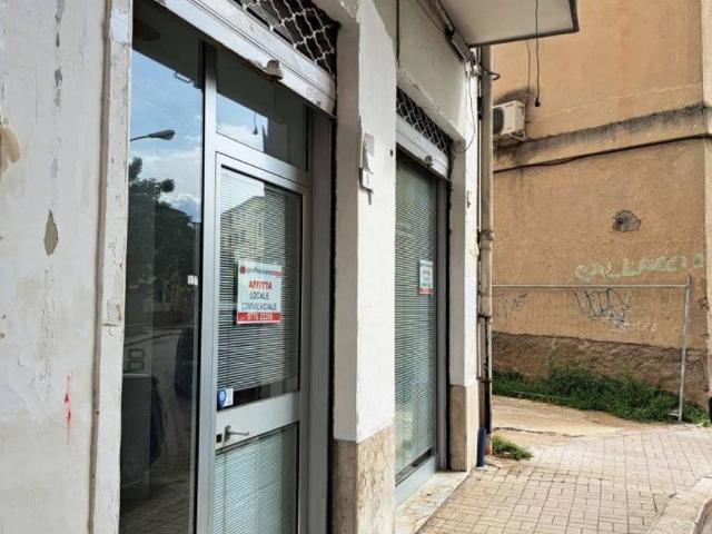 Locale Commerciale in affitto a San Silvestro, Cassino