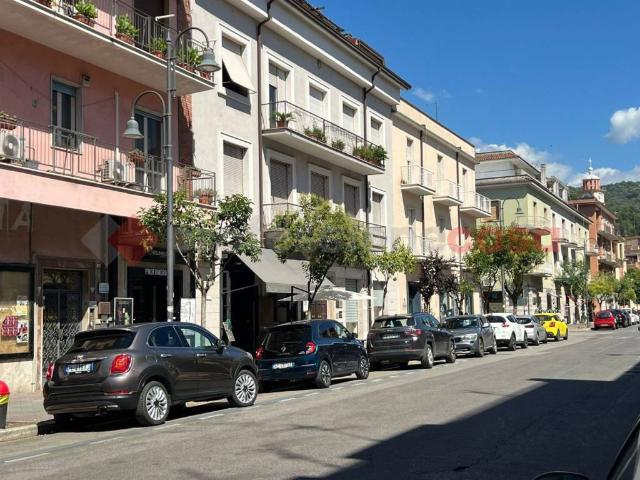 Locale Commerciale in affitto a San Silvestro, Cassino