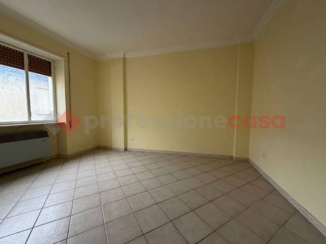 Locale Commerciale in affitto a San Silvestro, Cassino