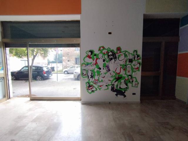 Locale Commerciale in affitto a San Silvestro, Cassino