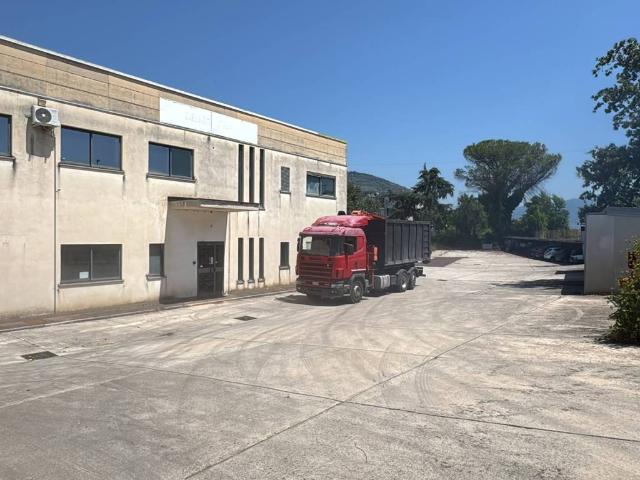 Locale Commerciale in affitto a Cassino, Lazio