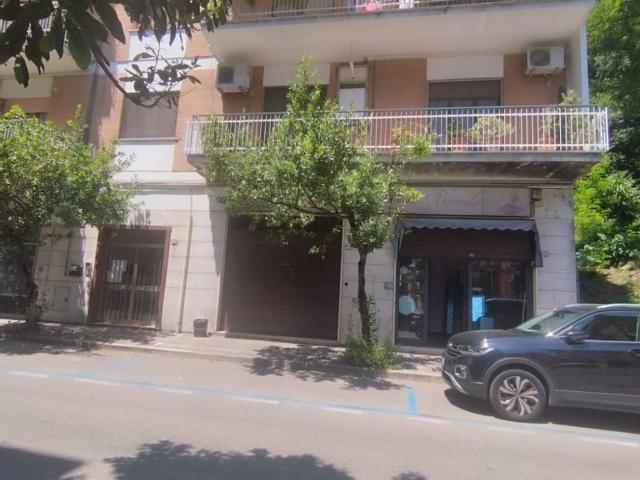 Locale Commerciale in affitto a San Silvestro, Cassino