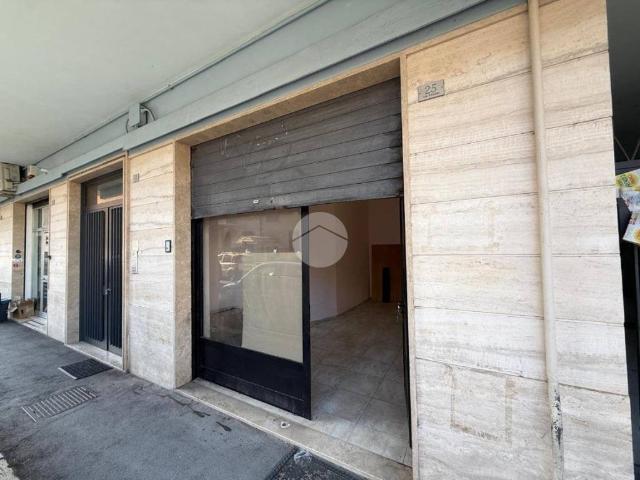 Locale Commerciale in affitto a San Silvestro, Cassino