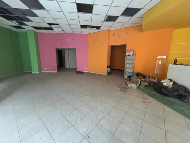 Locale Commerciale in affitto a San Silvestro, Cassino